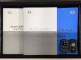 スマートキーは鍵をバッグに入れたままでもドアロックの開閉やエンジンのON・OFFができます。夜間や雨の日も鍵を探さなくて良いので便利です。