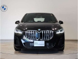 【キドニーグリル】BMWは約90年もの間、ほぼ全ての車両にひと目でBMWだと分かるこの特徴的なフロントグリルが備えられ、デザイン・アイコンとして親しまれてきました。