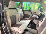 運転席シート廻りは使用感も少なく、良好な状態となっています。前オーナー様が丁寧に使っていたことがよくわかりますね。
