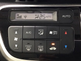 オートエアコン付きです!お好みの温度をセットするだけでエアコンの風量などを自動でコントロール。快適な車内でお過ごしいただけます。