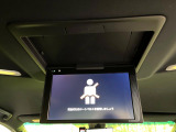 【フリップダウンモニター】大画面モニターで後席でもエンタメをお楽しみいただけます。小さなお子様にも大人気の装備です♪