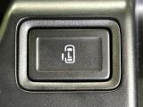 【パワースライドドア】スマートキーや運転席のスイッチでスライドドアの開閉が可能♪電動だから力を入れてドアを開ける必要が無く、小さいお子様でも、重い荷物を持っている時もラクに開け閉めできます♪