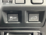 【パワーバックドア】スマートキーや運転席のボタンを押すだけでリアゲートが自動で開閉します!荷物を持っている時や、高い位置にあるバックドアを閉める際に便利な機能です♪