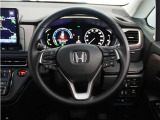 【Honda SENSING】 カメラ等装置で精度の高い検知能力を発揮、安全運転を支援します。ステアリング上のコントローラーに注目!