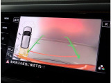 バックカメラ トラフィックアラートで苦手な駐車も楽々できます.