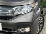 【LEDヘッドライト】悪天候や夜間走行時も良好な視界を確保し安心して運転できる高輝度LEDヘッドライトを装備!点灯速度が早く、消費電力も抑えられています。