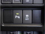 【パーキングセンサー】バンパーに付いたセンサーが障害物を検知。一定の距離に近づくとアラートで教えてくれます。狭い駐車スペースや車庫入れ時も安心です。