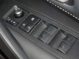 電動格納式ドアミラー・パワーウインドウを装備してます。