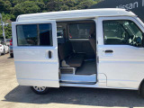 後部座席の乗り降りもスムーズにできます!!