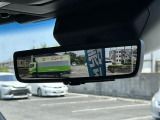 【デジタルインナーミラー(トヨタ)】車両後方カメラの映像をルームミラーに映すことが出来ます。 そのため、後席に人や荷物があって後方が見えづらい場合でもしっかり視界を確保することが出来ます。