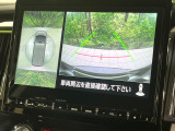 【マルチアラウンドモニター】専用のカメラにより、上から見下ろしたような視点で360度クルマの周囲を確認することができます☆死角部分も確認しやすく、狭い場所での切り返しや駐車もスムーズに行えます。
