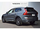 VOLVOの安全機能は前方だけではなく後方も監視しています