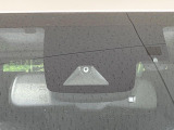 【トヨタセーフティセンス】走行中に前方の車両等を認識し、衝突しそうな時は警報とブレーキで衝突回避と被害軽減をアシスト。より安全にドライブをお楽しみいただけます。