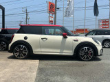 まさに現代版「羊の皮をかぶった狼」。車速も迫力も凄まじいです。