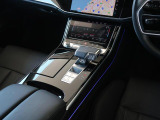 燃料一滴一滴をパワーへと昇華させるAudi独自のFSI(直噴システム)により、燃料を無駄なく燃焼。