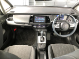 【インパネ全体】手が届きやすく、どなたでも運転しやすいです。シンプルで使いやすい設計になっています!