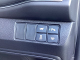 Hondaセンシング用の、VSA(ABS+TCS+横滑り抑制)解除スイッチなどはハンドルの右側に装備しています。