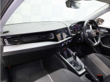 アダプティブクルーズコントロール、ハイビームアシスト、自動防眩ルームミラー、LED室内灯、Apple CarPlay・Android Auto対応、スマートキー)