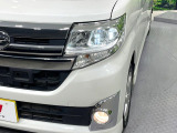 【LEDヘッドライト】悪天候や夜間走行時も良好な視界を確保し安心して運転できる高輝度LEDヘッドライトを装備!点灯速度が早く、消費電力も抑えられています。