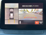 【360°ビューモニター】専用のカメラにより、上から見下ろしたような視点で360度クルマの周囲を確認することができます☆縦列駐車や幅寄せ時に活躍してくれます♪