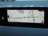 マツダコネクトの10.25インチワイドセンターディスプレイです。『Android Auto』『Apple CarPlay』や独自のコネクテッドサービスに対応したインターフェイスシステムです。