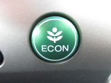 エンジン、エアコンなどを制御し低燃費な『ECONモード』に、また走りを楽しみたいとき、空調など快適性を重視したいときにはスイッチOFFで通常モードに切り替えができます!