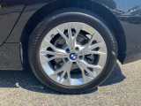 【BMWアロイホイル】軽量かつ強度に拘ったアロイホイル。走行性能ポテンシャルを引き出す設計。車の足元を引き締めてくれる大きなポイントはアロイホイルです。