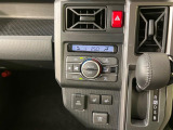 【オートエアコン】一度お好みの温度に設定すれば、車内の温度を検知し風量や温度を自動で調整。暑い…寒い…と何度もスイッチ操作をする必要はありません。快適な車内空間には必須の機能ですね♪