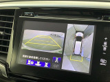 【マルチビューカメラシステム】まるでクルマを真上から見下ろしたかのような視点で駐車をサポートします!クルマの斜め後ろや真横など、前後左右の4つのカメラの映像が合成されて、モニターに映し出されます。