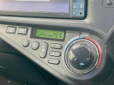 【オートエアコン】一度お好みの温度に設定すれば、車内の温度を検知し風量や温度を自動で調整。暑い…寒い…と何度もスイッチ操作をする必要はありません。快適な車内空間には必須の機能ですね♪