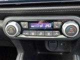 オートエアコンを装備しておりますので、四季を通じて車内を快適な温度に保つことが出来ます!高級感が有りますね!