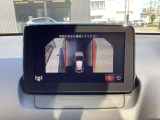 サイドカメラに切り替えると駐車時や狭い道路のすれ違いで、幅寄せ時のサイドの確認も安心です!