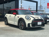 人と違っても、信じる道を走り続ける。違いを否定するのではなく、リスペクトする。MINIは、その一人ひとりの違いをパワーに変えて進化し続けてます