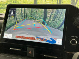【バックカメラ】駐車時に後方がリアルタイム映像で確認できます。大型商業施設や立体駐車場での駐車時や、夜間のバック時に大活躍!運転スキルに関わらず、今や必須となった装備のひとつです!