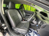 運転席まわりには十分なスペースがあり、大柄な方でもゆったり運転していただける環境です。
