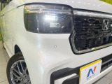 【LEDヘッドライト】悪天候や夜間走行時も良好な視界を確保し安心して運転できる高輝度LEDヘッドライトを装備!点灯速度が早く、消費電力も抑えられています。