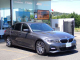 BMW在庫保有台数常時100台以上!ご来店の際はBMW本店(厚木市下荻野140-1)にご来店ください!弊社自慢の全天候型ショールーム!BMW在庫保有台数常時100台以上ございます!