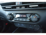 オートエアコンで温度を設定するだけで快適な車内環境を維持することができます!