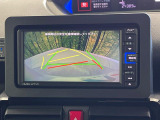 【バックカメラ】駐車時に後方がリアルタイム映像で確認できます。大型商業施設や立体駐車場での駐車時や、夜間のバック時に大活躍!運転スキルに関わらず、今や必須となった装備のひとつです!