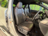 運転席シート廻りは使用感も少なく、良好な状態となっています。前オーナー様が丁寧に使っていたことがよくわかりますね。