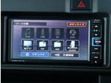 お車選びをお楽しみ頂けるよう、在庫車の展示スペースを十分に確保しております。