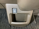 クセサリーソケットはUSBのアダプターなどをつければ、スマホの充電にも使えます。