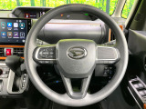 インテリアに合わせたデザインのステアリングは、運転される方のことも考え、運転しやすい形状、大きさです。是非一度、実際に触ってお確かめください。
