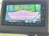 【バックカメラ】駐車時に後方がリアルタイム映像で確認できます。大型商業施設や立体駐車場での駐車時や、夜間のバック時に大活躍!運転スキルに関わらず、今や必須となった装備のひとつです!