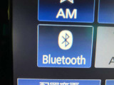 Bluetoothオーディオ対応可。お持ちのスマホやiPodなどとBluetooth接続して外部機器内の音楽などを車内で楽しめます。