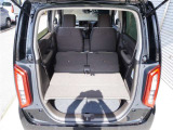 リアシートを使用しない時はこの通り更に広々ラゲッジスペースの出来上がりです、たくさんの荷物が積み込み可能です!