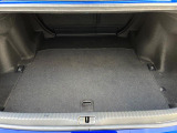 普段のお買い物や通勤、送迎等に十分な荷室スペースを確保しております。