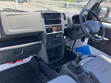 アイドリングストップ(交差点などでの停車時に自動車のエンジンを止めること。二酸化炭素を含む排気ガスの排出を減らし、地球温暖化防止に効果があるとされます。)