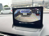 ガイドライン機能付きのリアカメラが装備されておりますので、後退時にとても便利です。