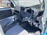 足元も広い運転席です。